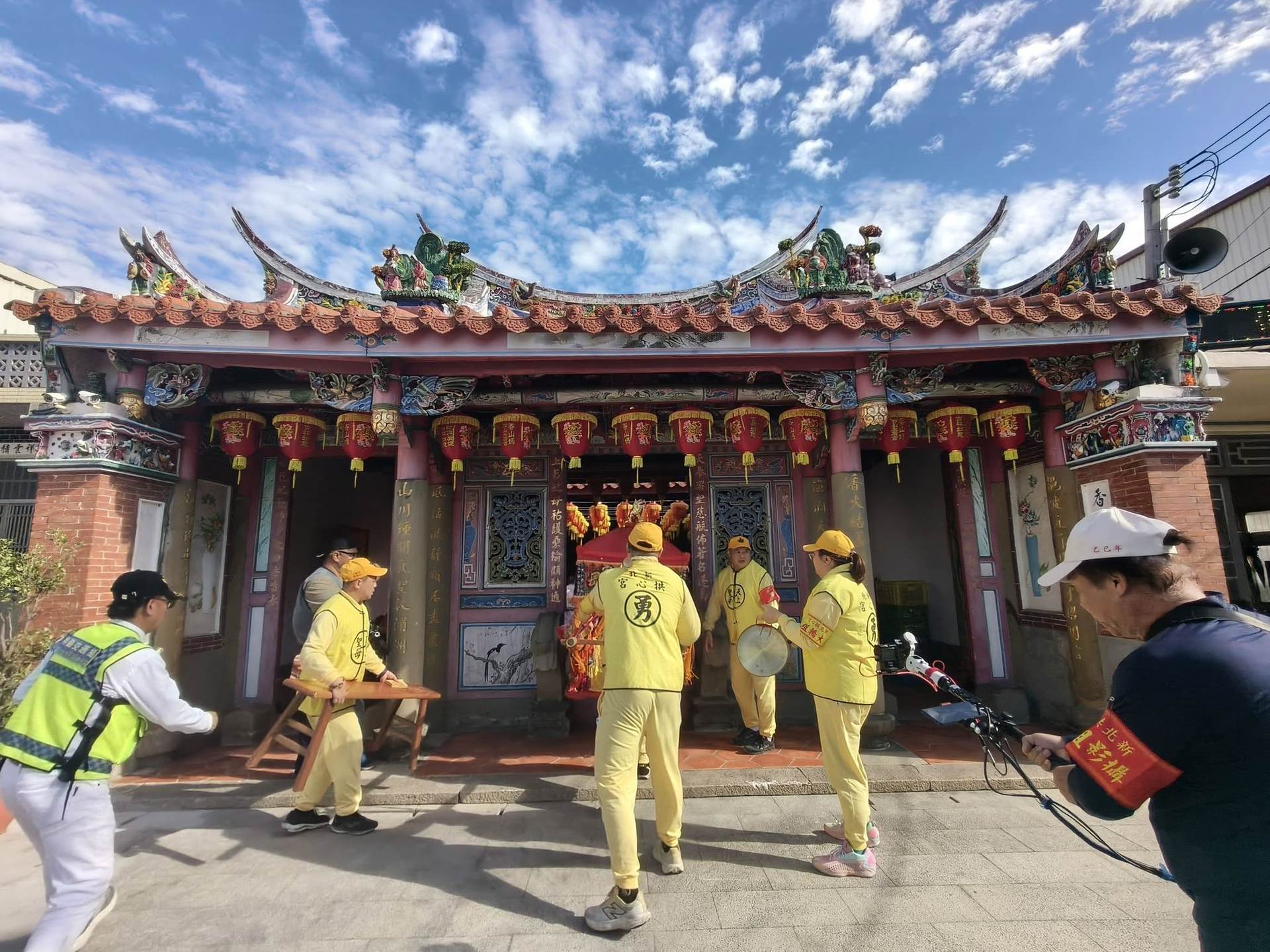 第二日晨起，繼續徒步往白沙屯拱天宮謁祖